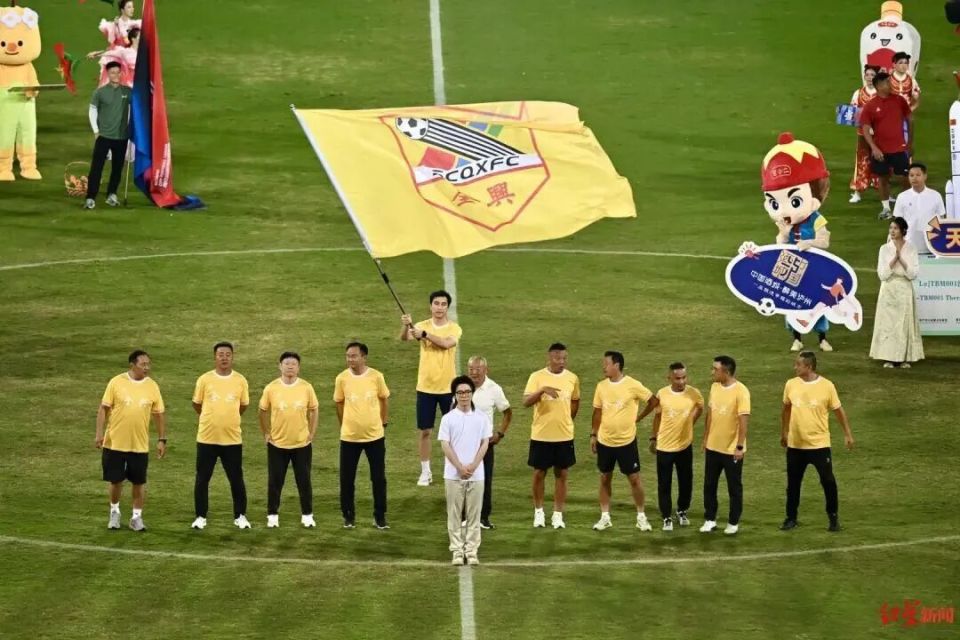 写下了亮眼, 不仅是为足 写下了亮眼, 不仅是为足